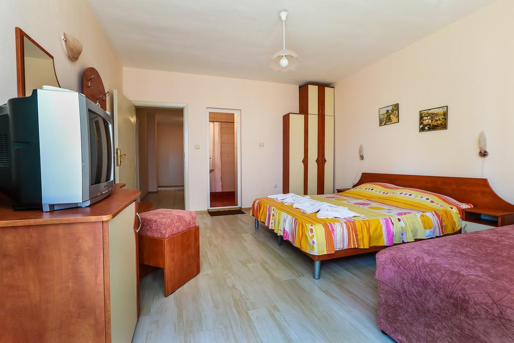 Guest House ,, Ekaterina" Несебр Экстерьер фото